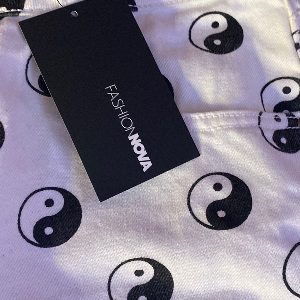 Fashion nova mom yin Yang jeans